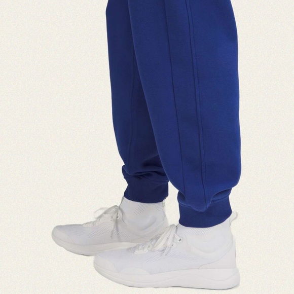 Lululemon Scuba High-Rise Relaxed Jogger - Picture 4 of 9